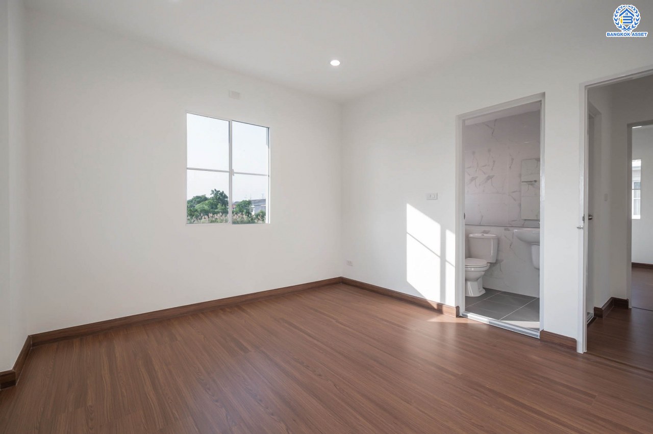 บ้านมือสองตกแต่งใหม่ แบรนด์ LH โครงการ ชัยพฤกษ์ บางบัวทอง หลังใหญ่ เนื้อที่ 94.2 ตร.ว. ฟังก์ชัน 3 ห้องนอน 3 ห้องน้ำ จอดรถได้ 4 คัน พร้อม Facilities ครบครัน บนทำเลเดินทางสะดวก ติดถนนบางกรวย-ไทรน้อย ใกล้เซ็นทรัลเวสต์เกต และรถไฟฟ้าสายสีม่วง "สถานีบางพลู"...